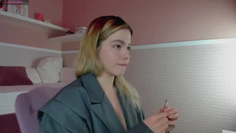 Snapshot of anna_robinson chatting on December 13, 1:04 am Anna online show from December 13, 1:04 am