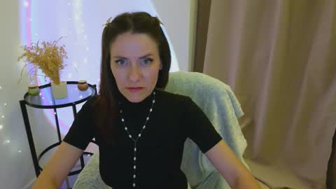 annaabels online show from September 22, 7:45 pm