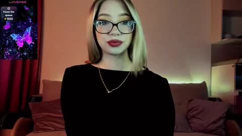 Snapshot of annabelle_art chatting on March 11, 1:45 pm Annabelle online show from March 11, 1:45 pm
