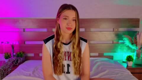 Anna online show from April 8, 8:49 am