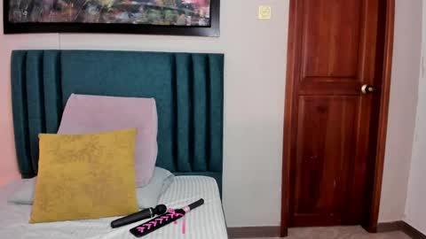 AnnaBrooks online show from May 8, 6:54 pm