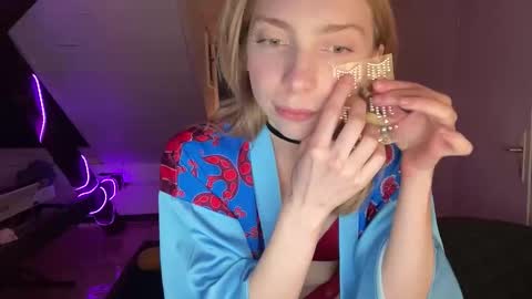 Anna Darko online show from May 3, 6:33 pm