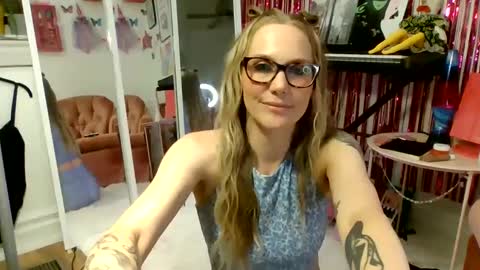 annadelrae444 online show from September 10, 12:43 am