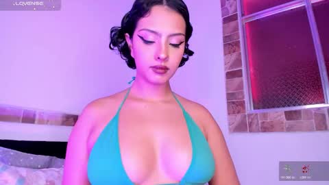 annafoox_ online show from November 6, 4:40 am