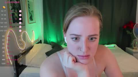 annagrees1 online show from November 29, 2:32 pm