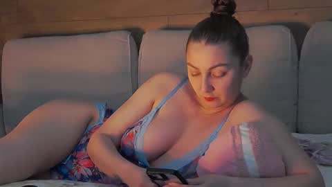 annasplash online show from May 3, 4:38 am