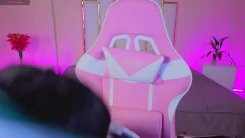 Anna online show from April 1, 2:25 pm