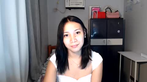 anne_chanelx online show from May 21, 7:01 pm