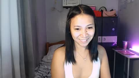 anne_chanelx online show from May 18, 4:29 am