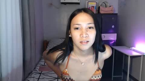 anne_chanelx online show from May 11, 3:51 pm