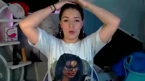 Snapshot of anne_lennon_ chatting on December 14, 3:47 pm Anne online show from December 14, 3:47 pm