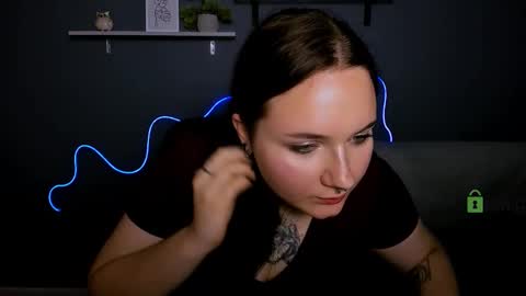 annet_fup online show from October 7, 1:59 pm
