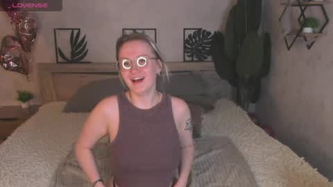 Joyce Howard online show from March 27, 8:26 am