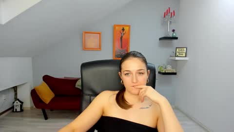 annewilsonn online show from January 14, 5:29 pm