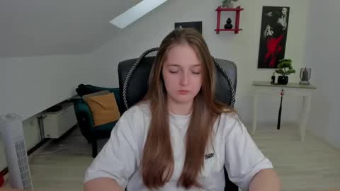 annewilsonn online show from May 12, 4:54 am