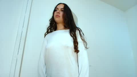 Annie Bonnie   online show from May 8, 5:05 pm