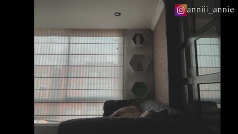 JEANNE no olvides seguirme dont forget follow me  uu online show from October 13, 8:22 pm