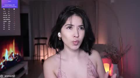 Snapshot of anniehillofficial_ chatting on March 7, 8:33 pm anniehillofficial_ online show from March 7, 8:33 pm