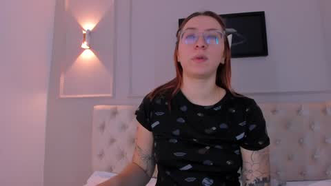 Snapshot of anniemartinezz chatting on December 27, 11:17 am Annie online show from December 27, 11:17 am