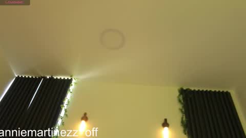 Snapshot of anniemartinezz chatting on October 2, 1:16 pm Annie online show from October 2, 1:16 pm