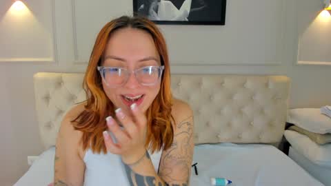 Snapshot of anniemartinezz chatting on January 5, 1:26 pm Annie online show from January 5, 1:26 pm