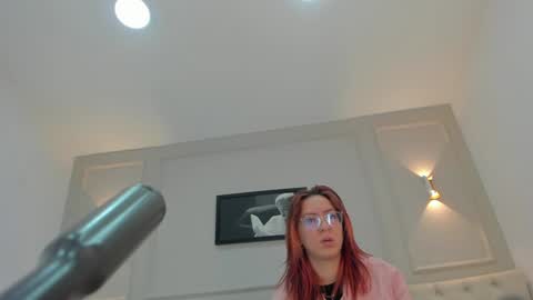 Snapshot of anniemartinezz chatting on December 7, 11:18 am Annie online show from December 7, 11:18 am