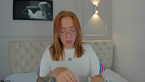 Snapshot of anniemartinezz chatting on February 4, 11:27 am Annie online show from February 4, 11:27 am