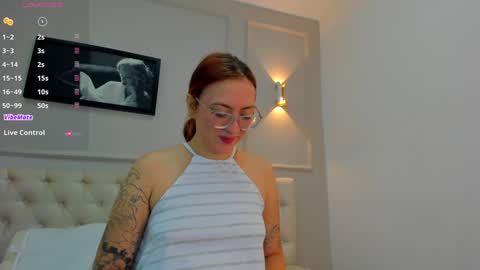 Snapshot of anniemartinezz chatting on December 15, 2:27 pm Annie online show from December 15, 2:27 pm