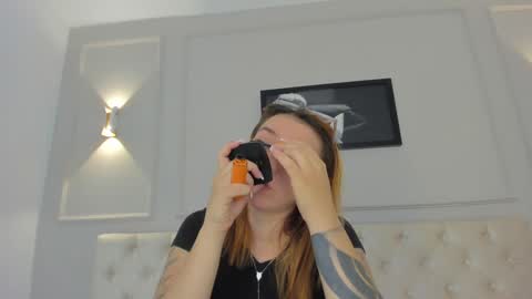 Snapshot of anniemartinezz chatting on January 27, 11:54 am Annie online show from January 27, 11:54 am
