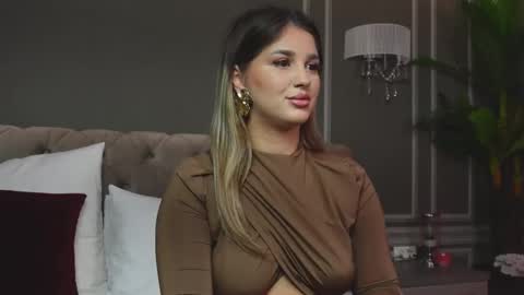 AnnieStyles online show from November 17, 4:57 am