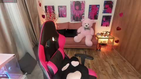 Annie FROM 8AM TO 4PM CDT online show from March 8, 8:57 pm