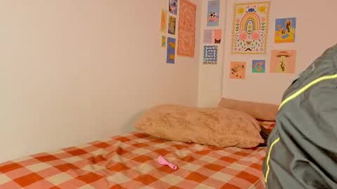 annietinky online show from November 10, 4:18 am