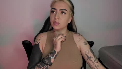 Annika online show from November 5, 3:01 am