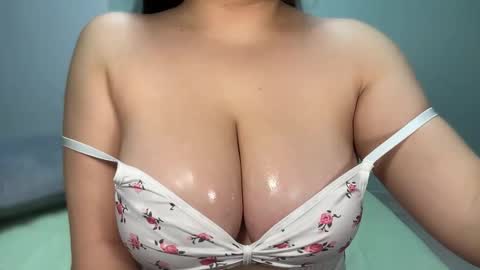 Snapshot of anora_sunny chatting on September 25, 5:22 pm Any online show from September 25, 5:22 pm
