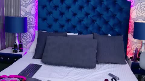 AntonellaEscudero online show from March 21, 1:21 am