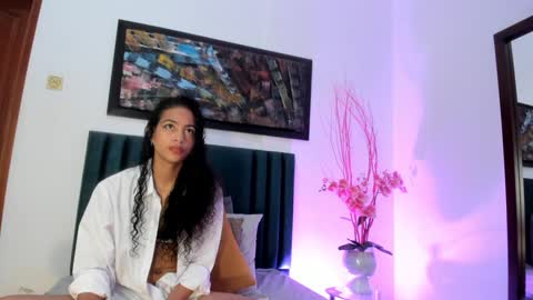 Snapshot of antonellahall_ chatting on January 17, 11:49 am AntonellaHall online show from January 17, 11:49 am