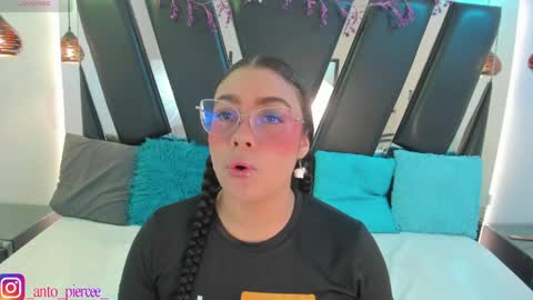 A N T O N E L L E  online show from May 16, 11:31 am