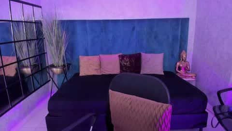 A N T O N I A online show from May 20, 11:40 am