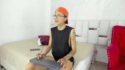 antony_d_ossa online show from May 19, 1:56 am