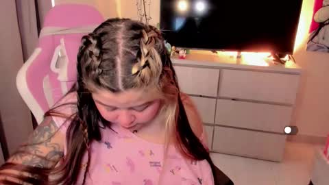   Independent model  online show from January 13, 6:12 pm