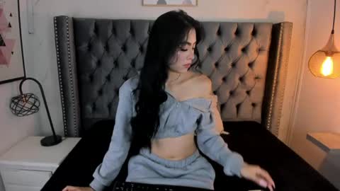 anya_belth online show from May 18, 6:14 pm