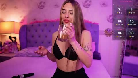 anya_sky_ online show from April 30, 4:39 am