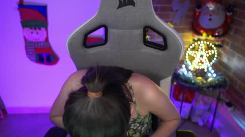 anya online show from December 13, 8:04 pm