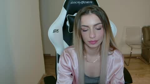 Anya online show from May 26, 7:02 pm