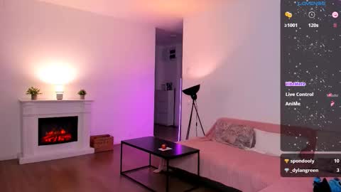 Anysa Smith online show from February 9, 10:45 pm