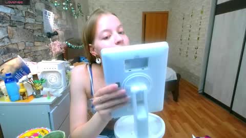Aphrodite online show from May 19, 3:52 pm