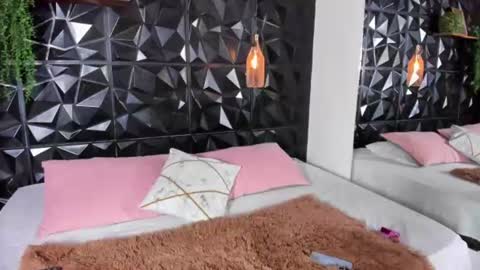apprilfoxx online show from August 6, 1:18 pm