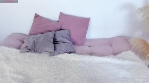 aprilroses11 online show from March 30, 10:09 pm