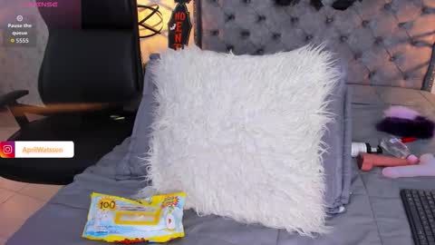 April online show from October 18, 11:17 pm