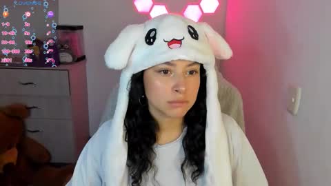 aqua emilly online show from February 3, 10:12 pm